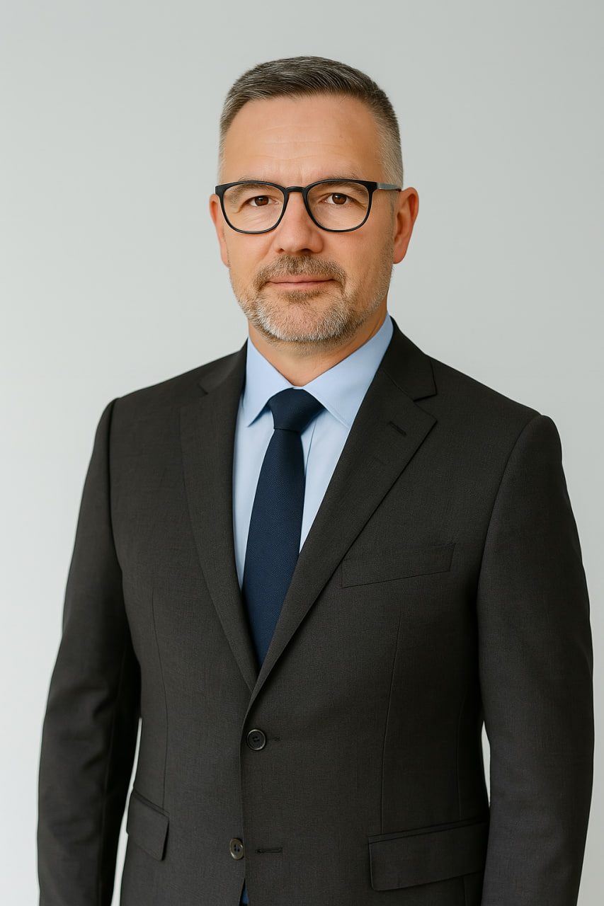Leander Merten im Anzug